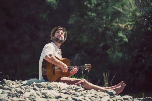 carlos-riegel-w-guitar